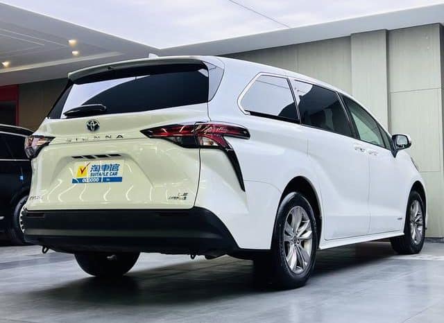 
								Toyota Sienna, 2024 full									