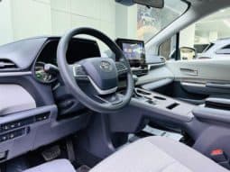 
										Toyota Sienna, 2024 full									