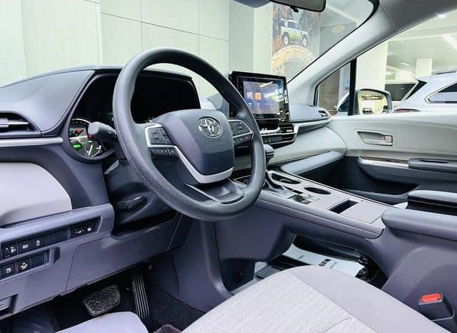 
								Toyota Sienna, 2024 full									