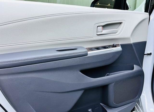 
								Toyota Sienna, 2024 full									