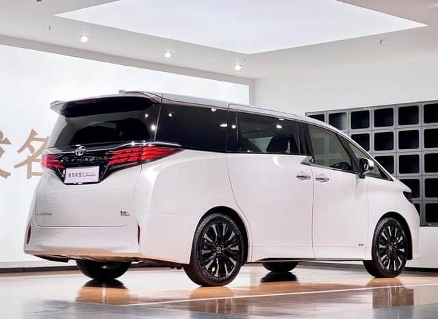 
								Toyota Vellfire (II), 2024 full									