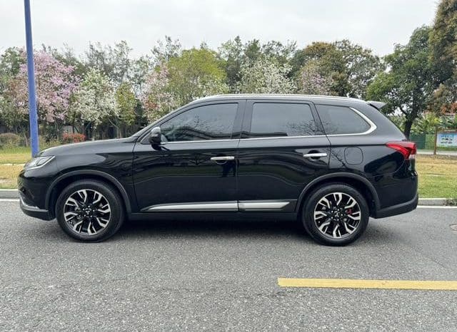 
								Mitsubishi Outlander II, 2021 full									