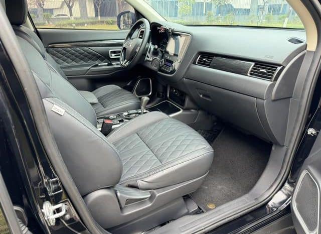 
								Mitsubishi Outlander II, 2021 full									