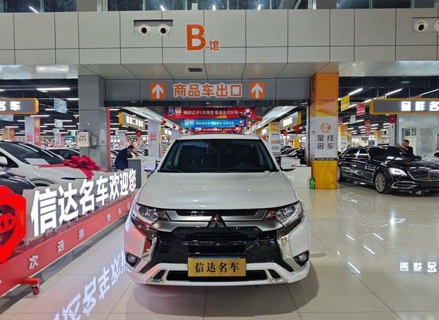 
								Mitsubishi Outlander II, 2022 full									