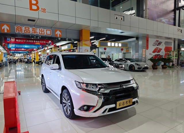 
								Mitsubishi Outlander II, 2022 full									