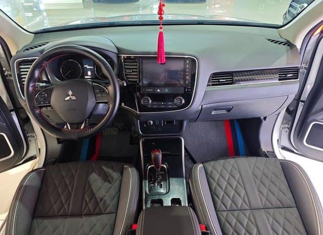 
								Mitsubishi Outlander II, 2022 full									