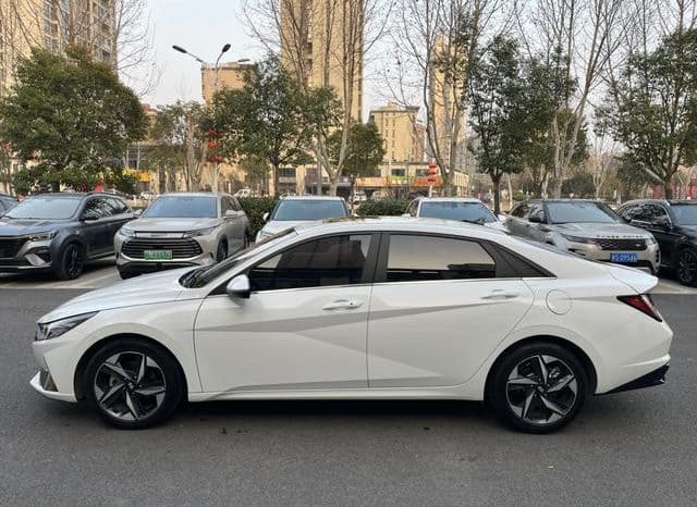 
								Hyundai Elantra (VII), 2023 full									