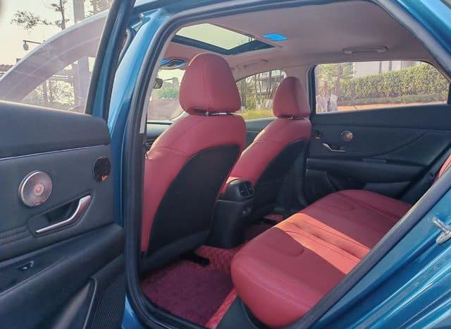 
								Hyundai Elantra (VII), 2021 full									