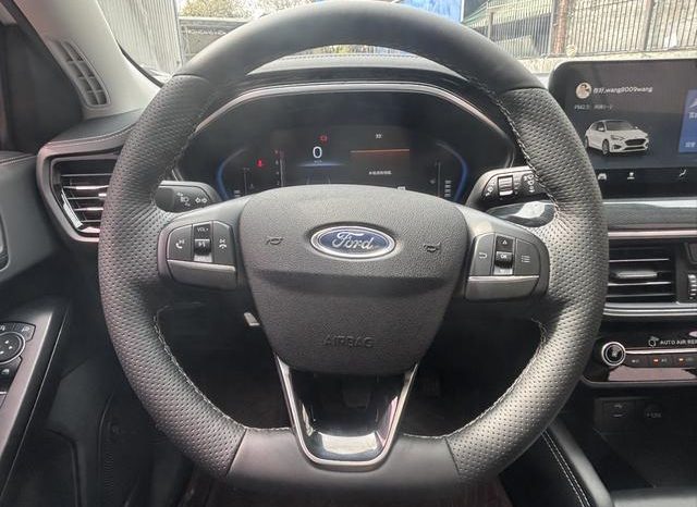 
								Ford Focus, 2022 full									