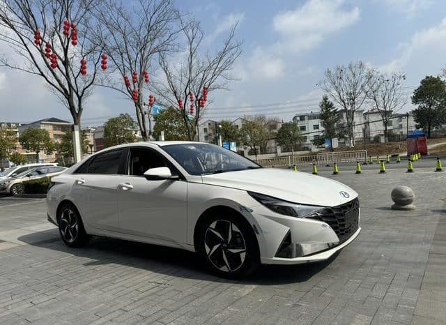 
								Hyundai Elantra (VII), 2021 full									