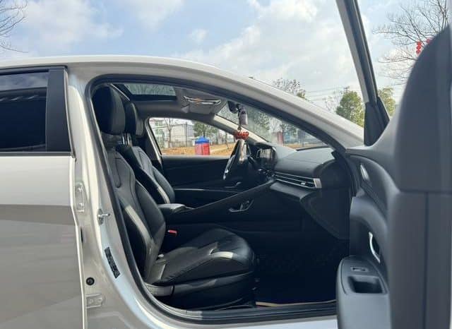 
								Hyundai Elantra (VII), 2021 full									