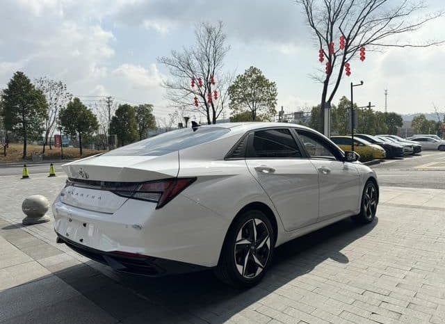
								Hyundai Elantra (VII), 2021 full									