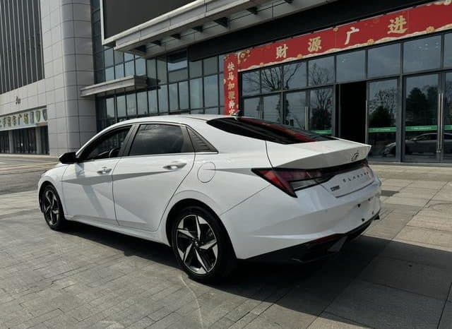 
								Hyundai Elantra (VII), 2021 full									