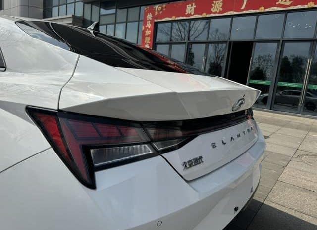 
								Hyundai Elantra (VII), 2021 full									