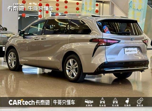 
								Toyota Sienna, 2022 full									