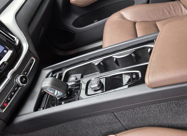 
								Volvo XC60, 2023 full									