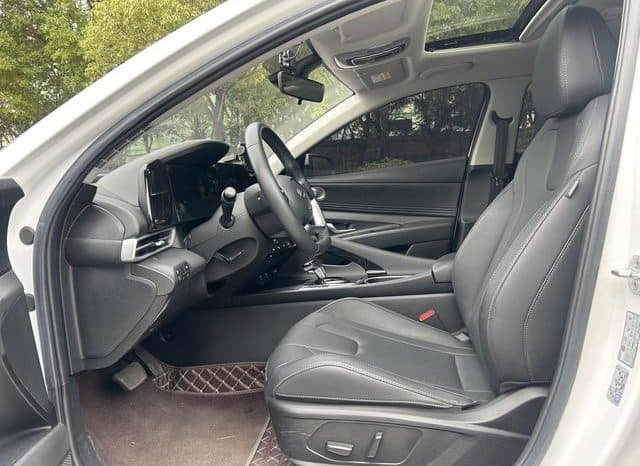 
								Hyundai Elantra (VII), 2022 full									
