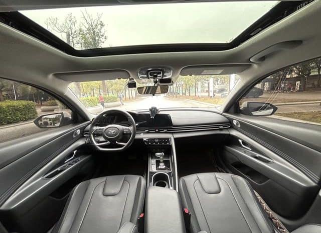 
								Hyundai Elantra (VII), 2022 full									