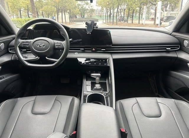 
								Hyundai Elantra (VII), 2022 full									