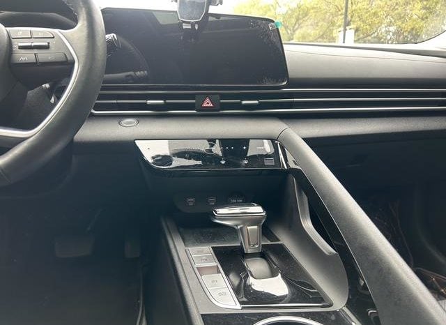 
								Hyundai Elantra (VII), 2022 full									
