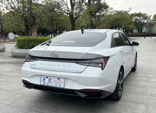 
								Hyundai Elantra (VII), 2022 full									