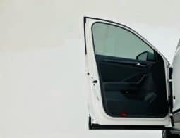 
										Volkswagen T-Roc, 2020 full									