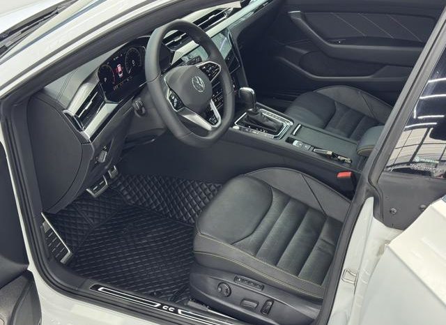 
								Volkswagen Passat CC, 2022 full									