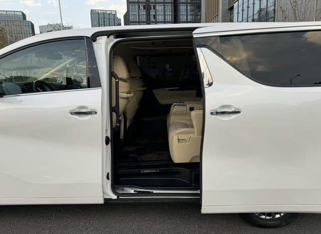
								Toyota Vellfire (II), 2022 full									