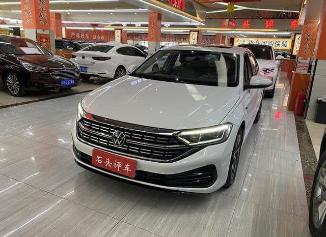 67d35e3289fb7 Volkswagen Jetta, 2023