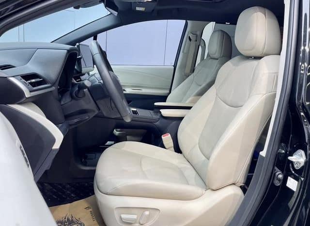 
								Toyota Granvia, 2024 full									