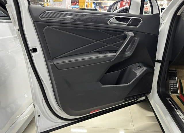 
								Volkswagen Tiguan L, 2023 full									
