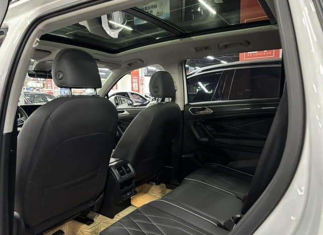 
								Volkswagen Tiguan L, 2023 full									