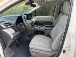 
										Toyota Sienna, 2023 full									