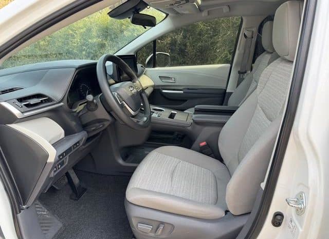 
								Toyota Sienna, 2023 full									