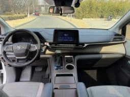 
										Toyota Sienna, 2023 full									