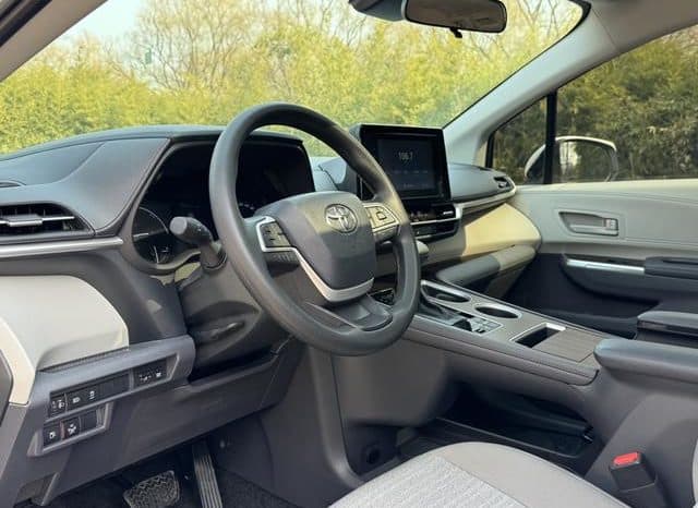 
								Toyota Sienna, 2023 full									