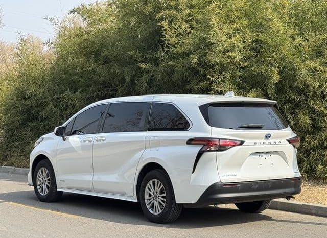 
								Toyota Sienna, 2023 full									