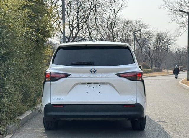 
								Toyota Sienna, 2023 full									