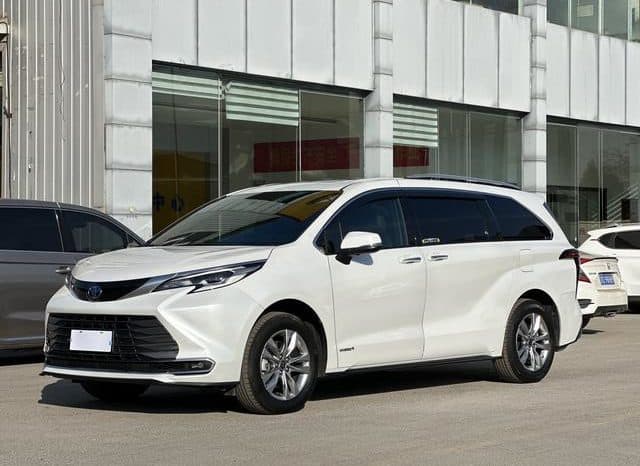 67d39a2c1185a Toyota Sienna, 2022