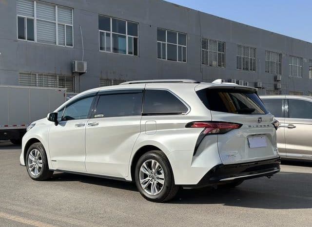 
								Toyota Sienna, 2022 full									