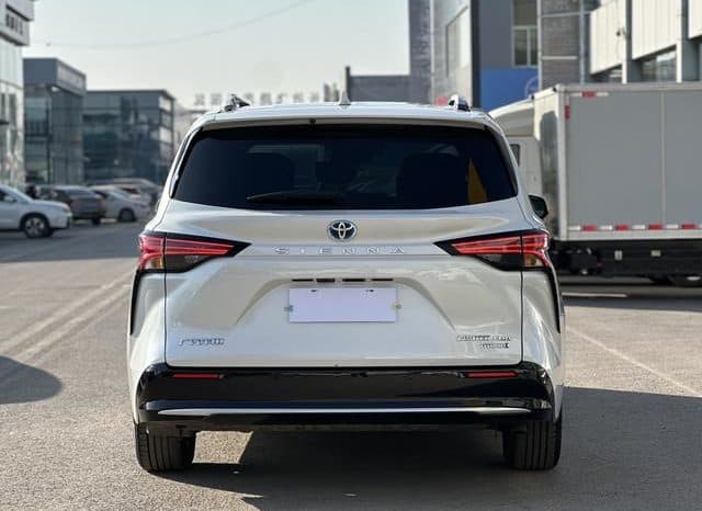 
								Toyota Sienna, 2022 full									