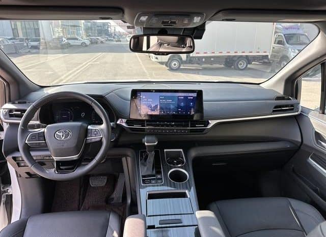
								Toyota Sienna, 2022 full									