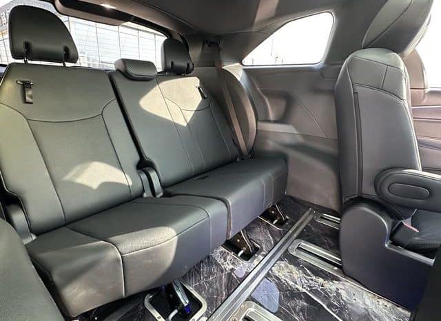 
								Toyota Sienna, 2022 full									
