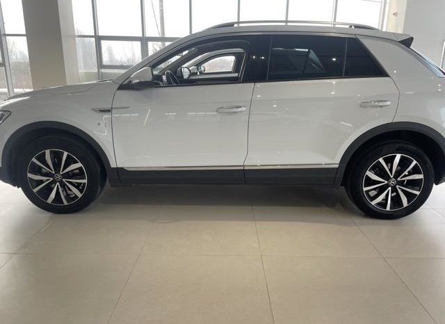 
								Volkswagen T-Roc, 2024 full									