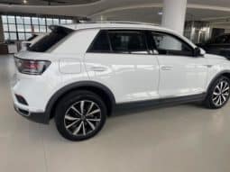 
										Volkswagen T-Roc, 2024 full									
