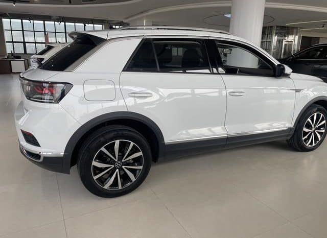 
								Volkswagen T-Roc, 2024 full									