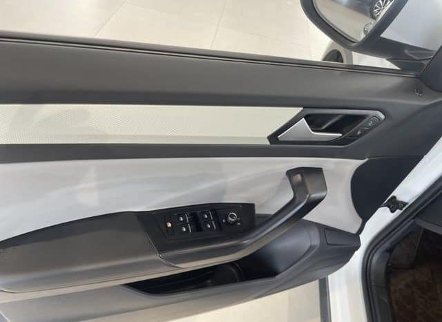 
								Volkswagen T-Roc, 2024 full									