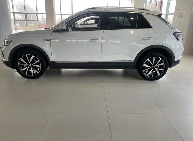 
								Volkswagen T-Roc, 2023 full									