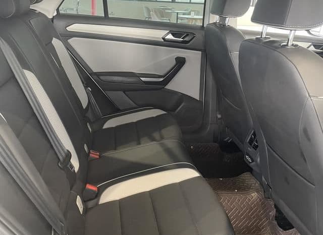 
								Volkswagen T-Roc, 2023 full									
