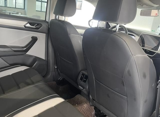 
								Volkswagen T-Roc, 2023 full									